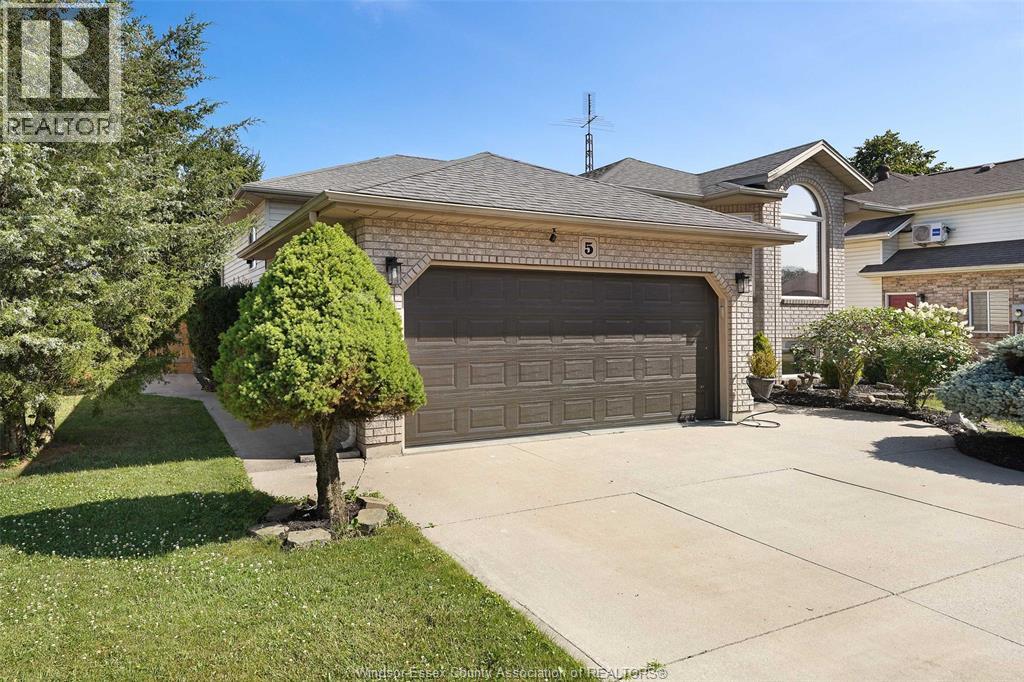 Photo 6 of 5 Diane D Street, Cottam ON