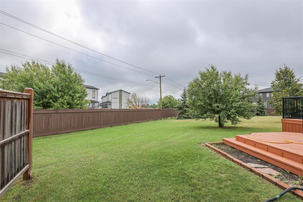 Photo 8 of 12 250 Amber Trail, Winnipeg MB