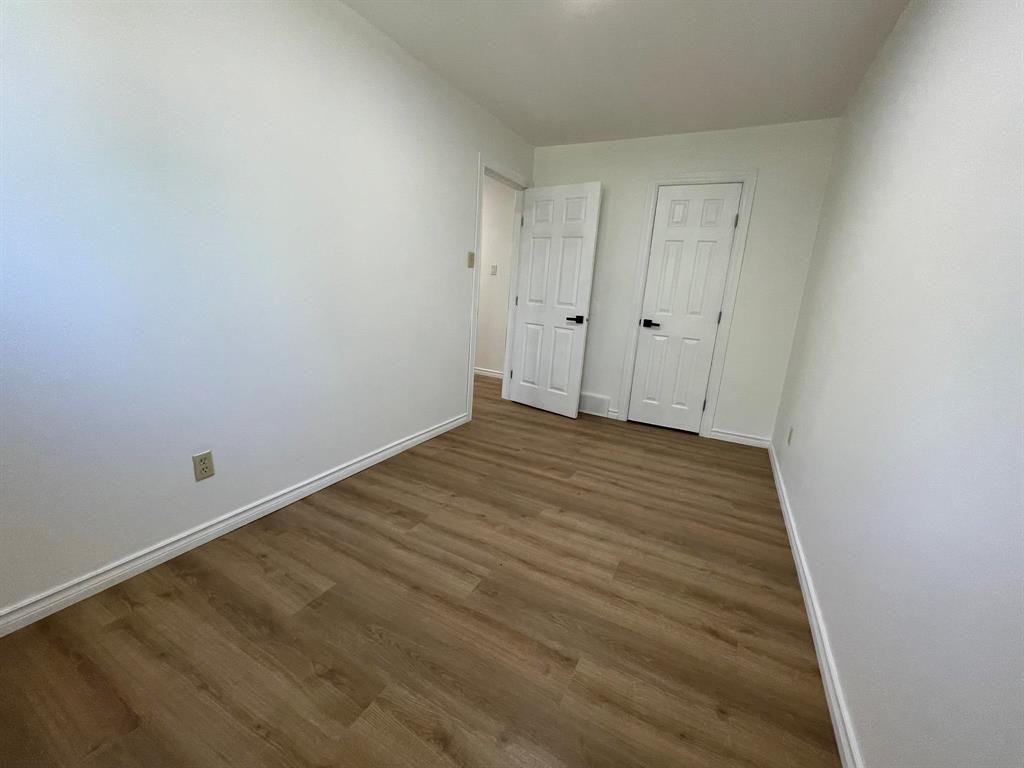Photo 4 of 14 Lavenham Crescent, Winnipeg MB