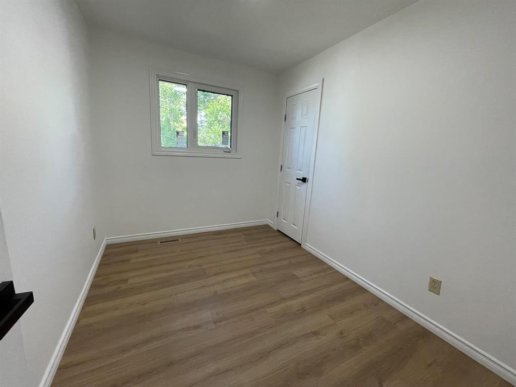 Photo 8 of 14 Lavenham Crescent, Winnipeg MB