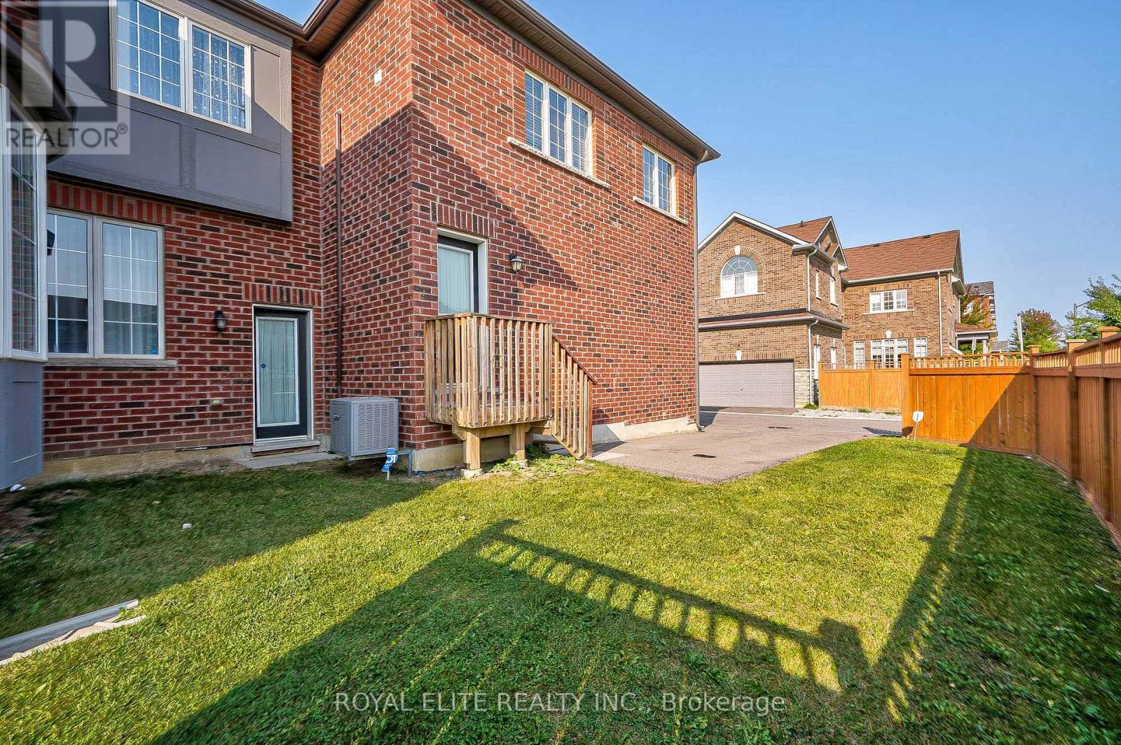 Photo 8 of 2 331 William Forster Road, Markham ON