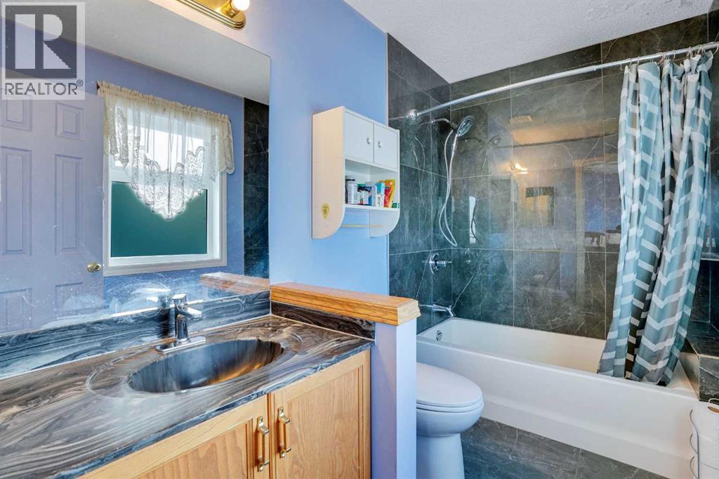 Single Family House for Sale in  Coral Springs Circle NE Coral Springs Calgary 