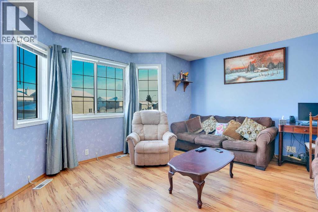 Single Family House for Sale in  Coral Springs Circle NE Coral Springs Calgary 