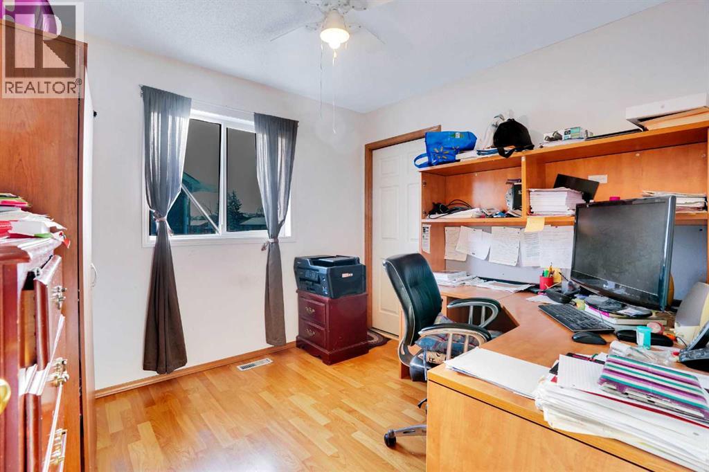 Single Family House for Sale in  Coral Springs Circle NE Coral Springs Calgary 