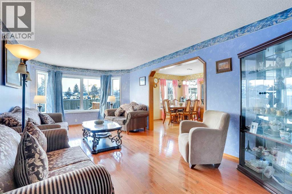 Single Family House for Sale in  Coral Springs Circle NE Coral Springs Calgary 