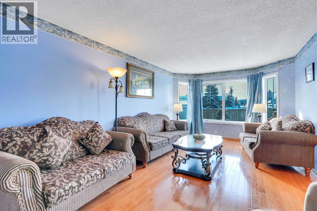 Single Family House for Sale in  Coral Springs Circle NE Coral Springs Calgary 