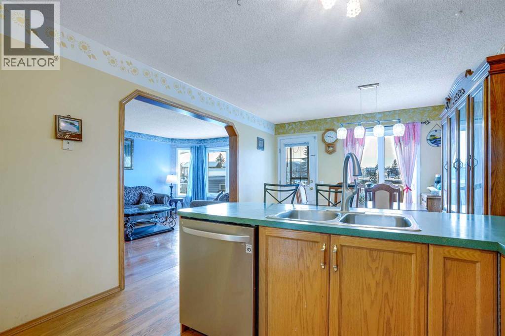 Single Family House for Sale in  Coral Springs Circle NE Coral Springs Calgary 
