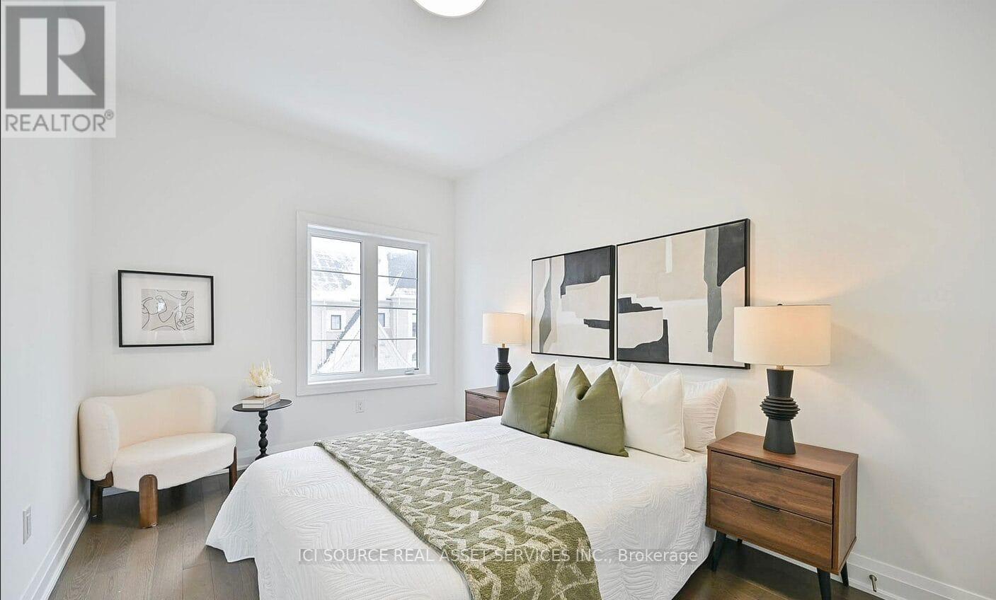 Photo 12 of 64 Duncombe Lane, Richmond Hill ON