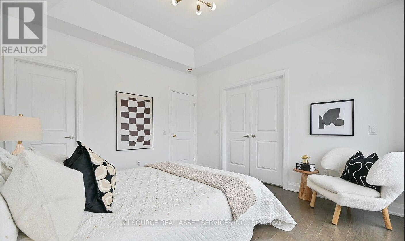 Photo 10 of 64 Duncombe Lane, Richmond Hill ON