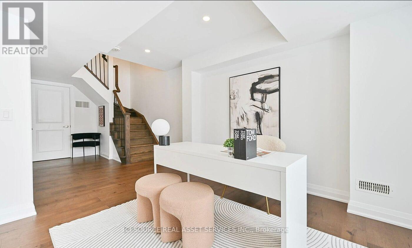 Photo 27 of 64 Duncombe Lane, Richmond Hill ON