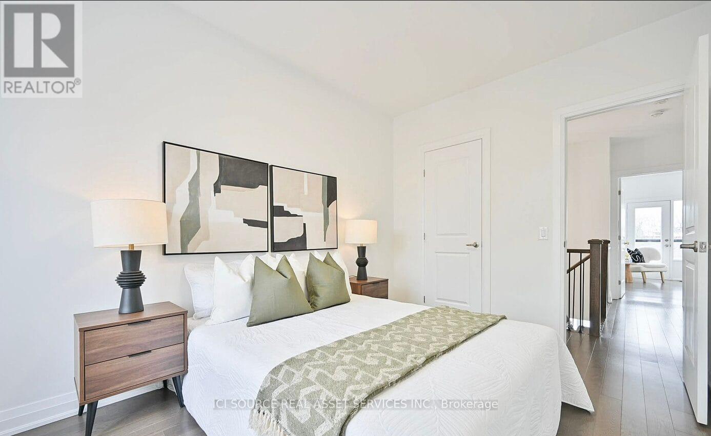 Photo 24 of 64 Duncombe Lane, Richmond Hill ON