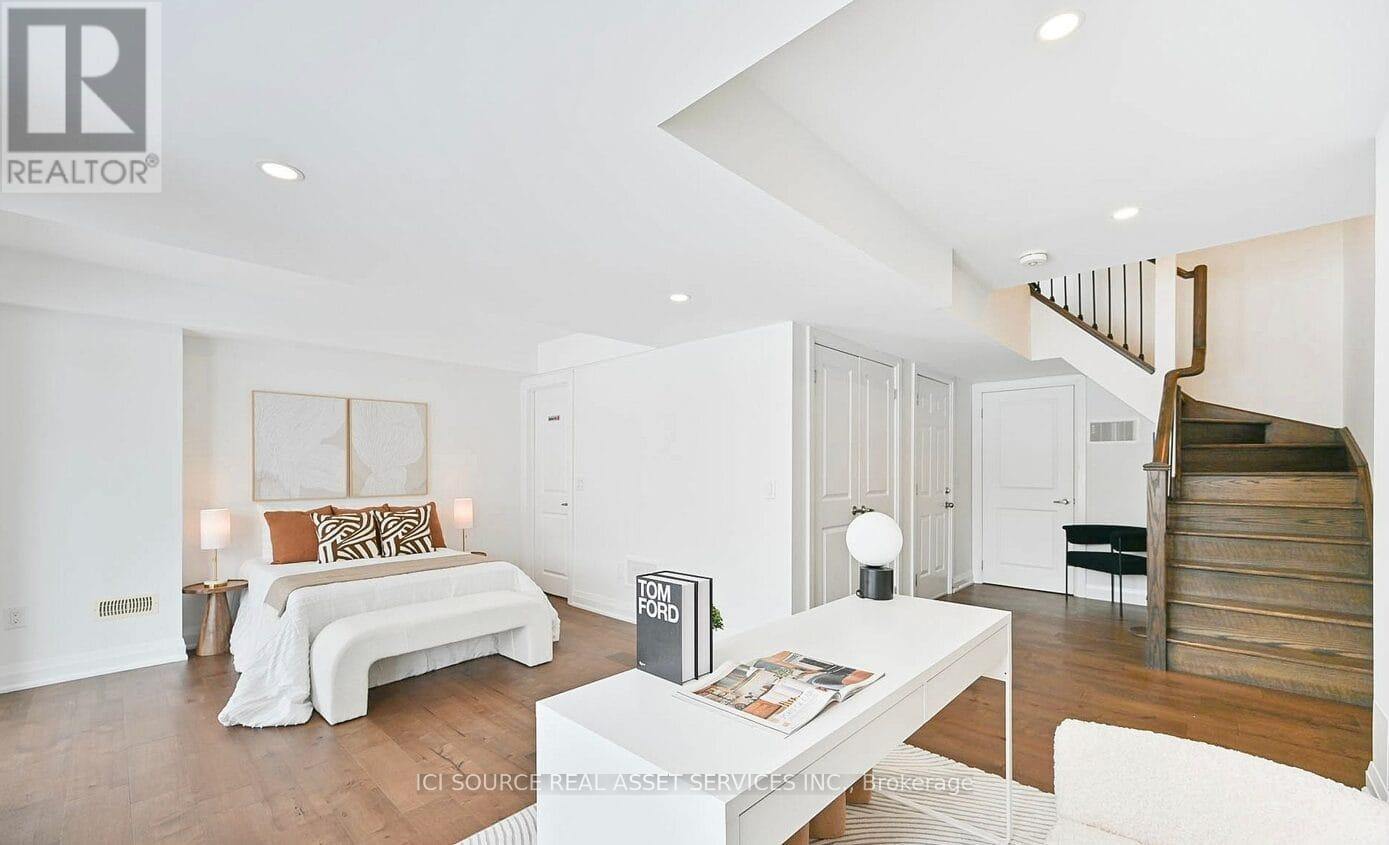 Photo 16 of 64 Duncombe Lane, Richmond Hill ON