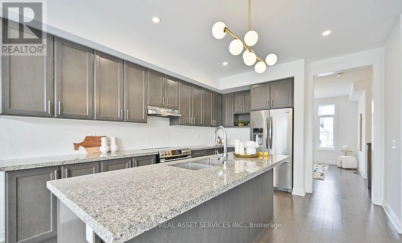 Photo 8 of 64 Duncombe Lane, Richmond Hill ON