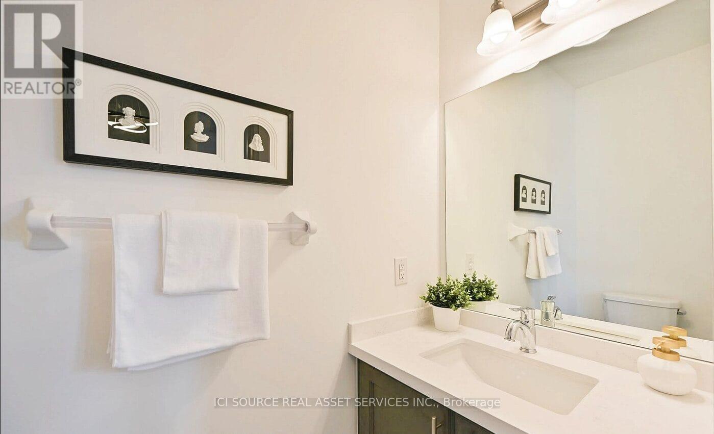 Photo 17 of 64 Duncombe Lane, Richmond Hill ON