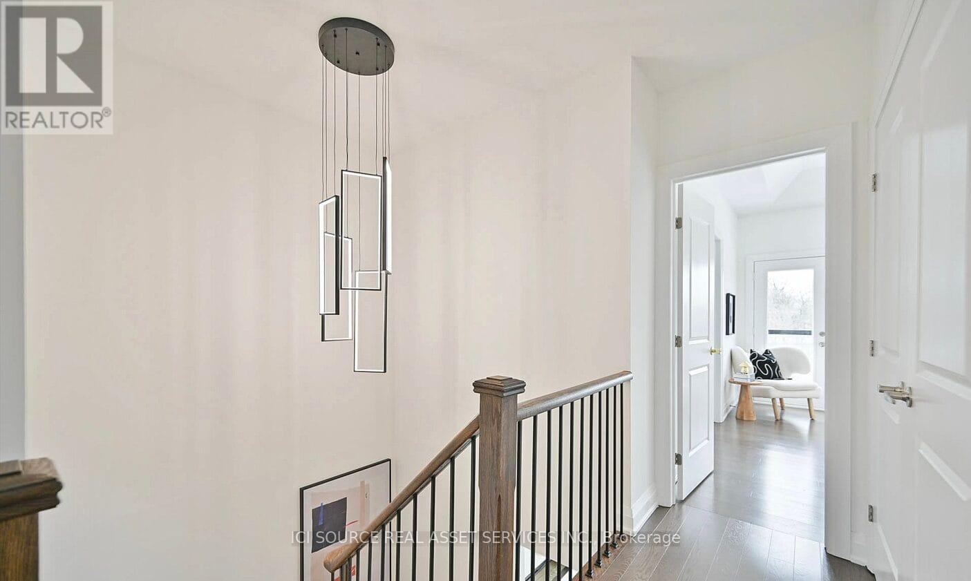 Photo 11 of 64 Duncombe Lane, Richmond Hill ON