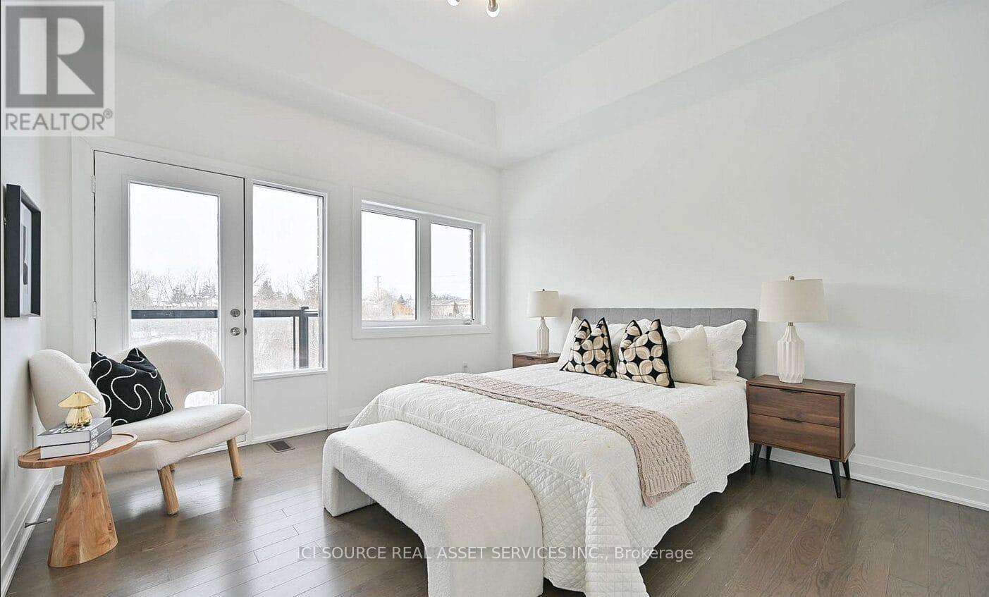 Photo 23 of 64 Duncombe Lane, Richmond Hill ON