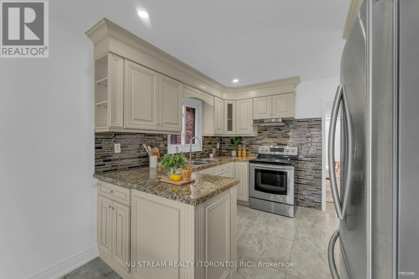 Photo 6 of 26 Silbury Drive, Toronto ON