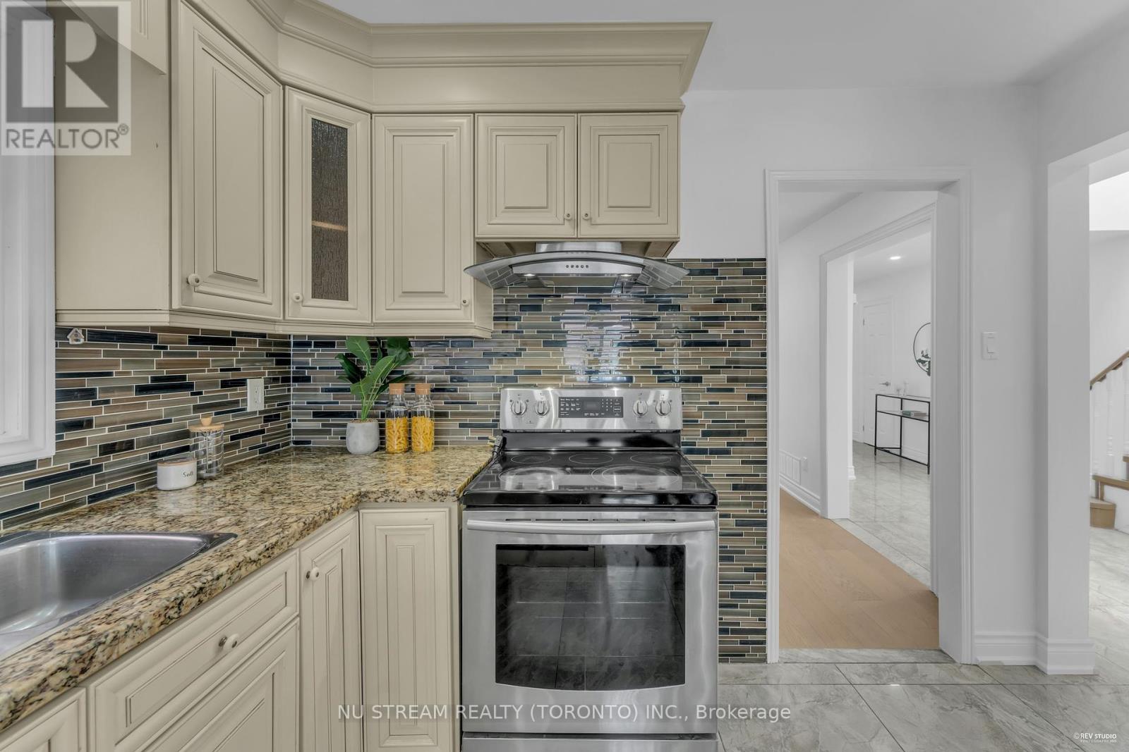 Photo 9 of 26 Silbury Drive, Toronto ON