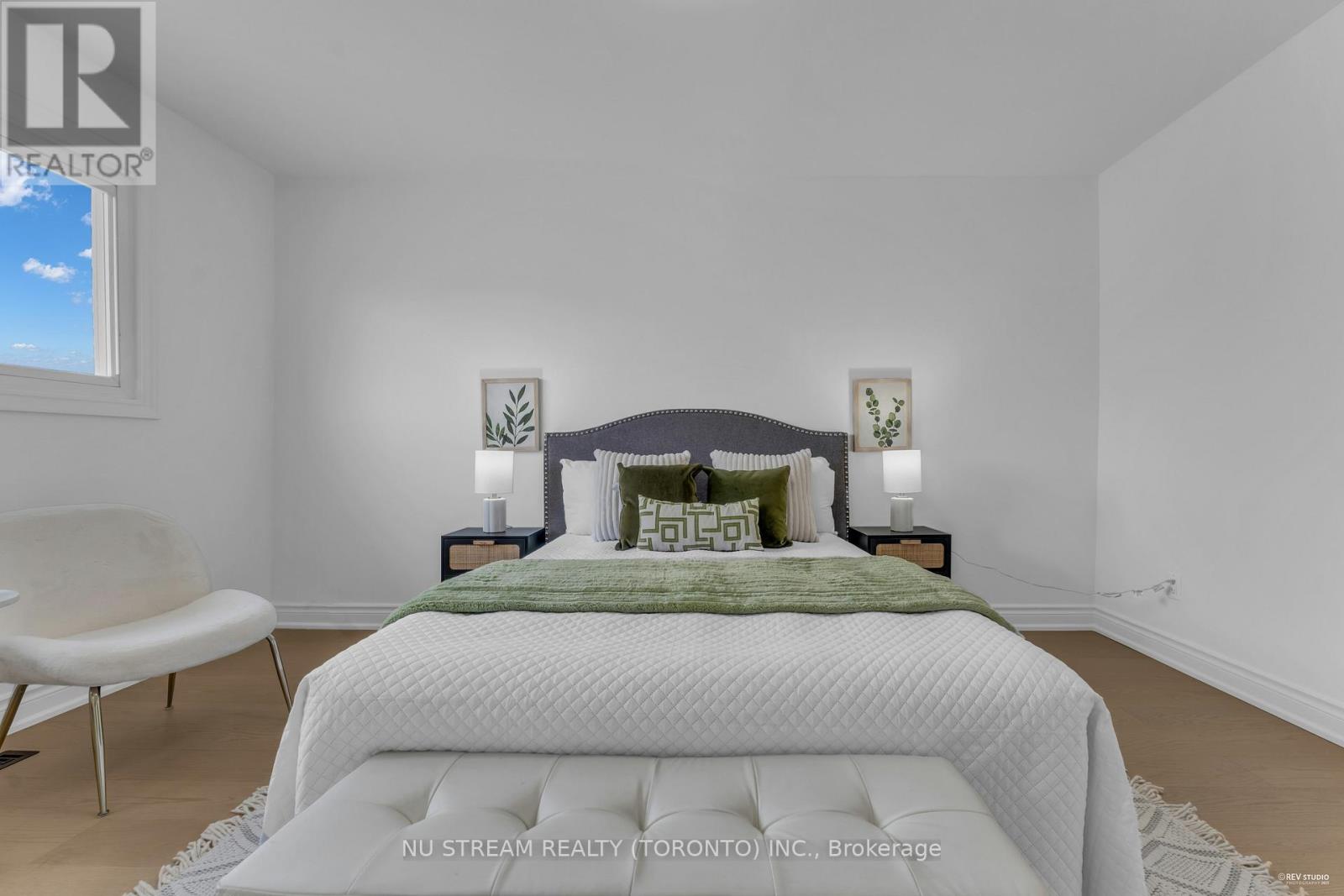 Photo 8 of 26 Silbury Drive, Toronto ON