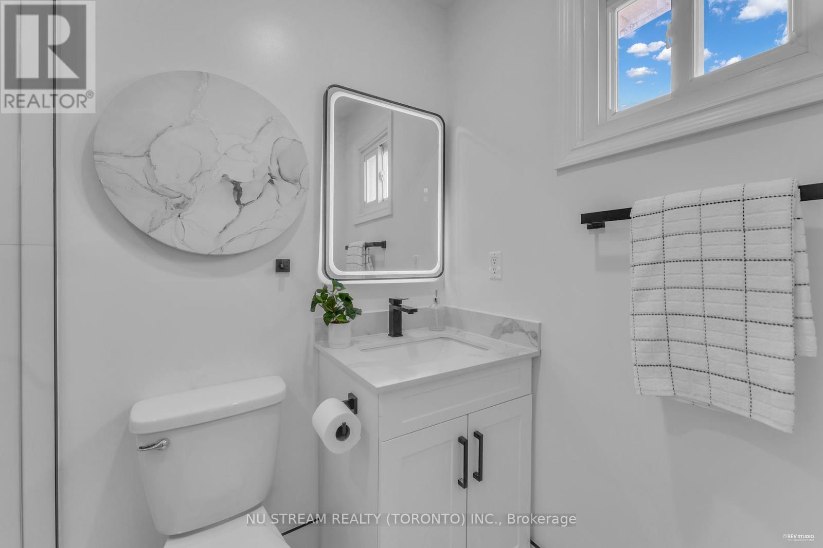 Photo 11 of 26 Silbury Drive, Toronto ON