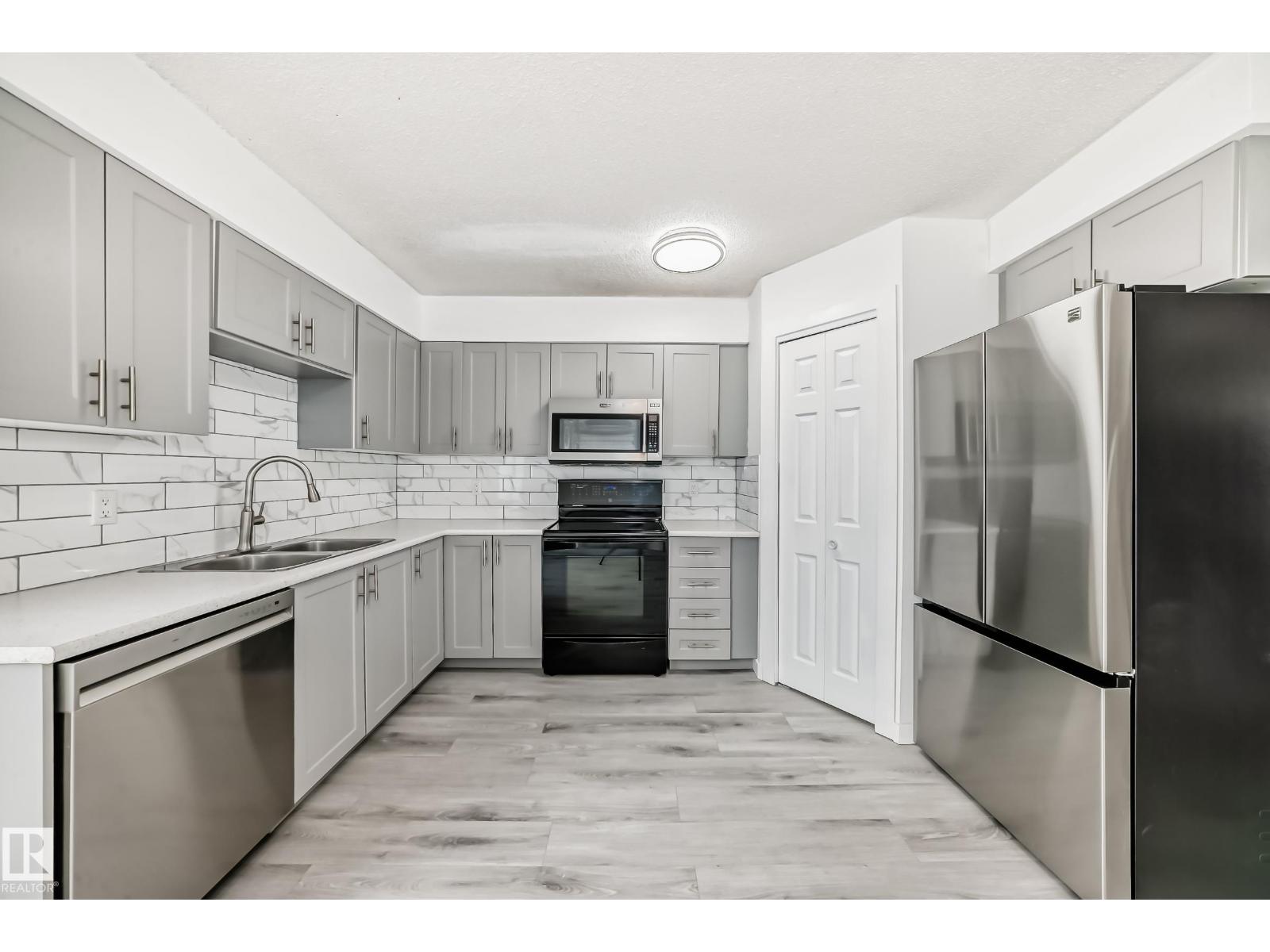 Single Family House for Sale 