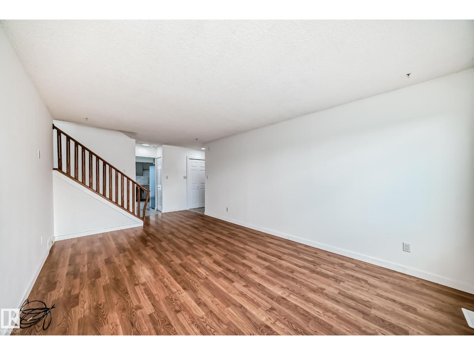 Single Family House for Sale 