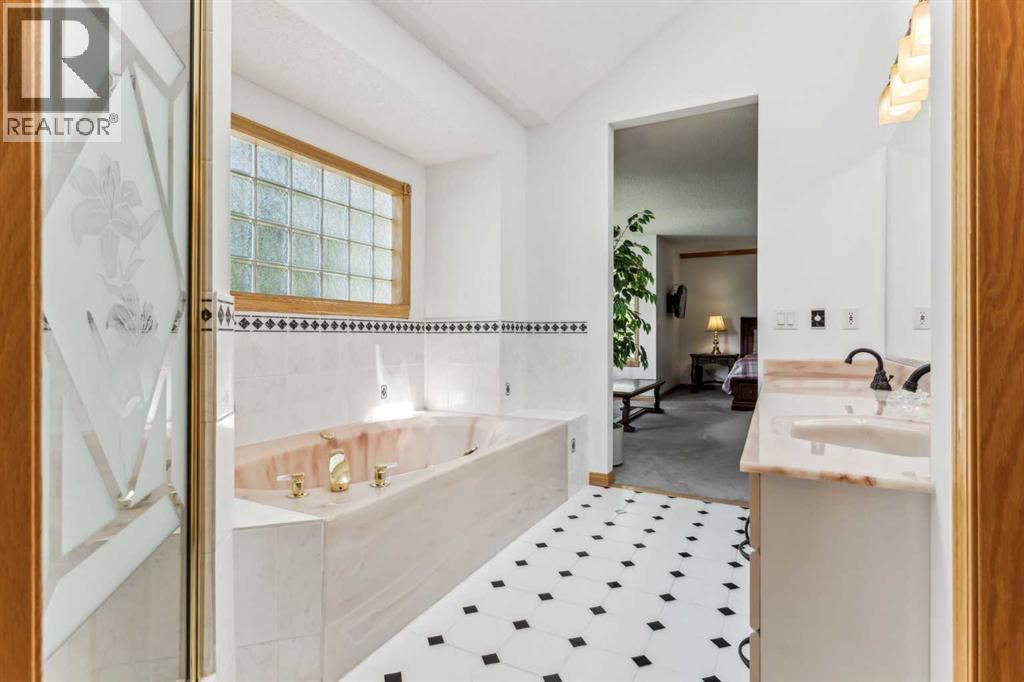 Single Family House for Sale in  Edgeview Road NW Edgemont Calgary 