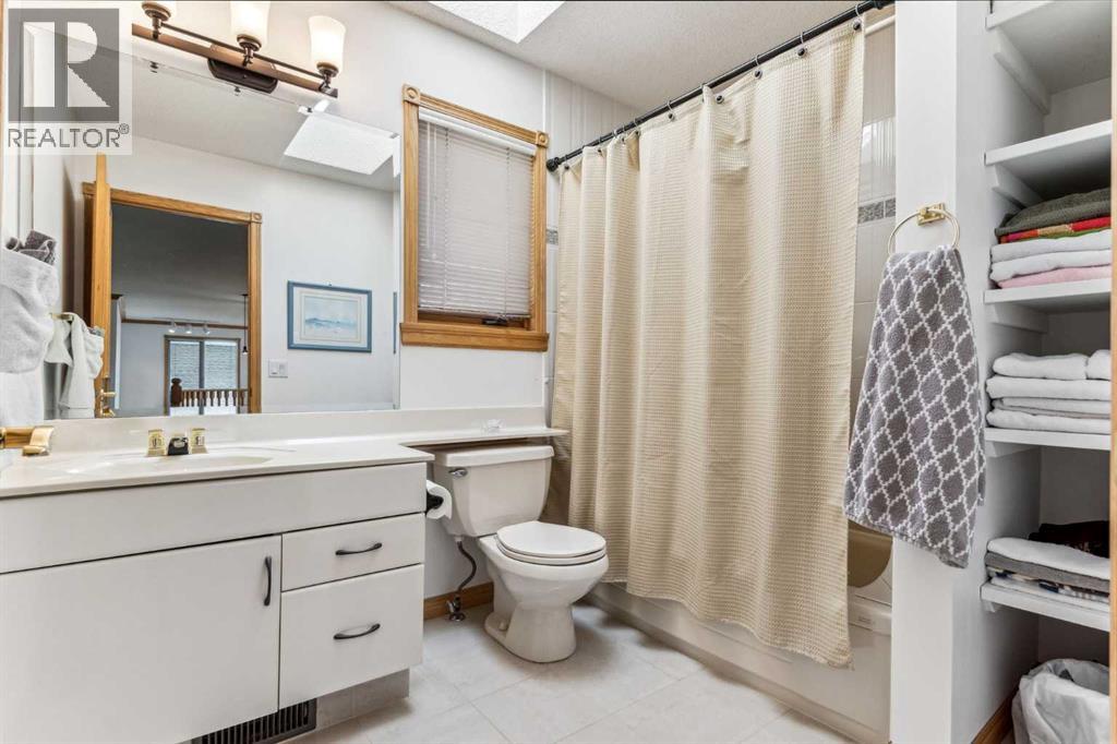 Single Family House for Sale in  Edgeview Road NW Edgemont Calgary 