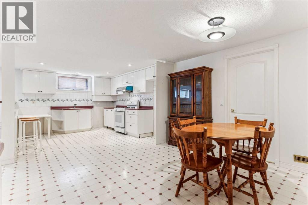 Single Family House for Sale in  Edgeview Road NW Edgemont Calgary 