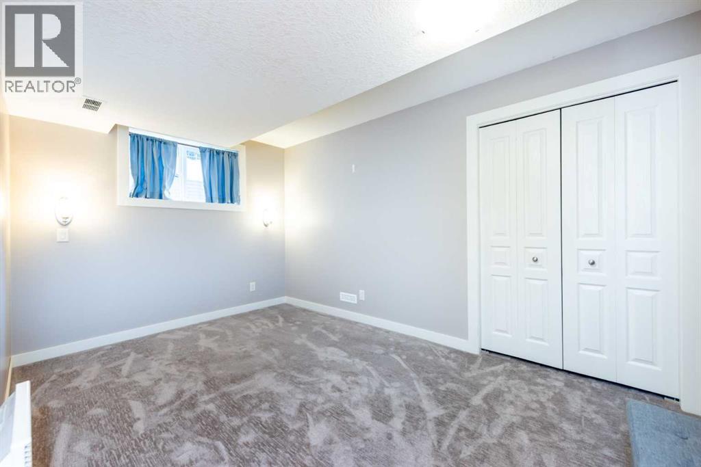 Single Family House for Sale in  Tuscany Glen Place NW Tuscany Calgary 