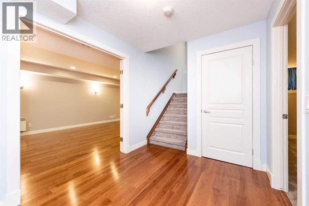 Single Family House for Sale in  Tuscany Glen Place NW Tuscany Calgary 