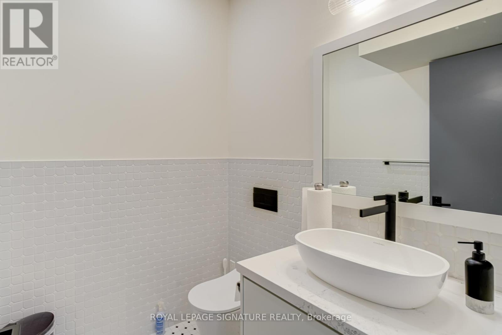 Photo 15 of Lower Level 27 Scotland Road, Toronto ON
