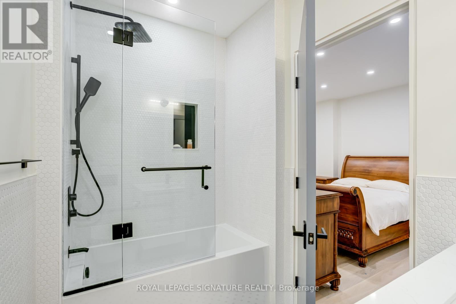 Photo 10 of Lower Level 27 Scotland Road, Toronto ON