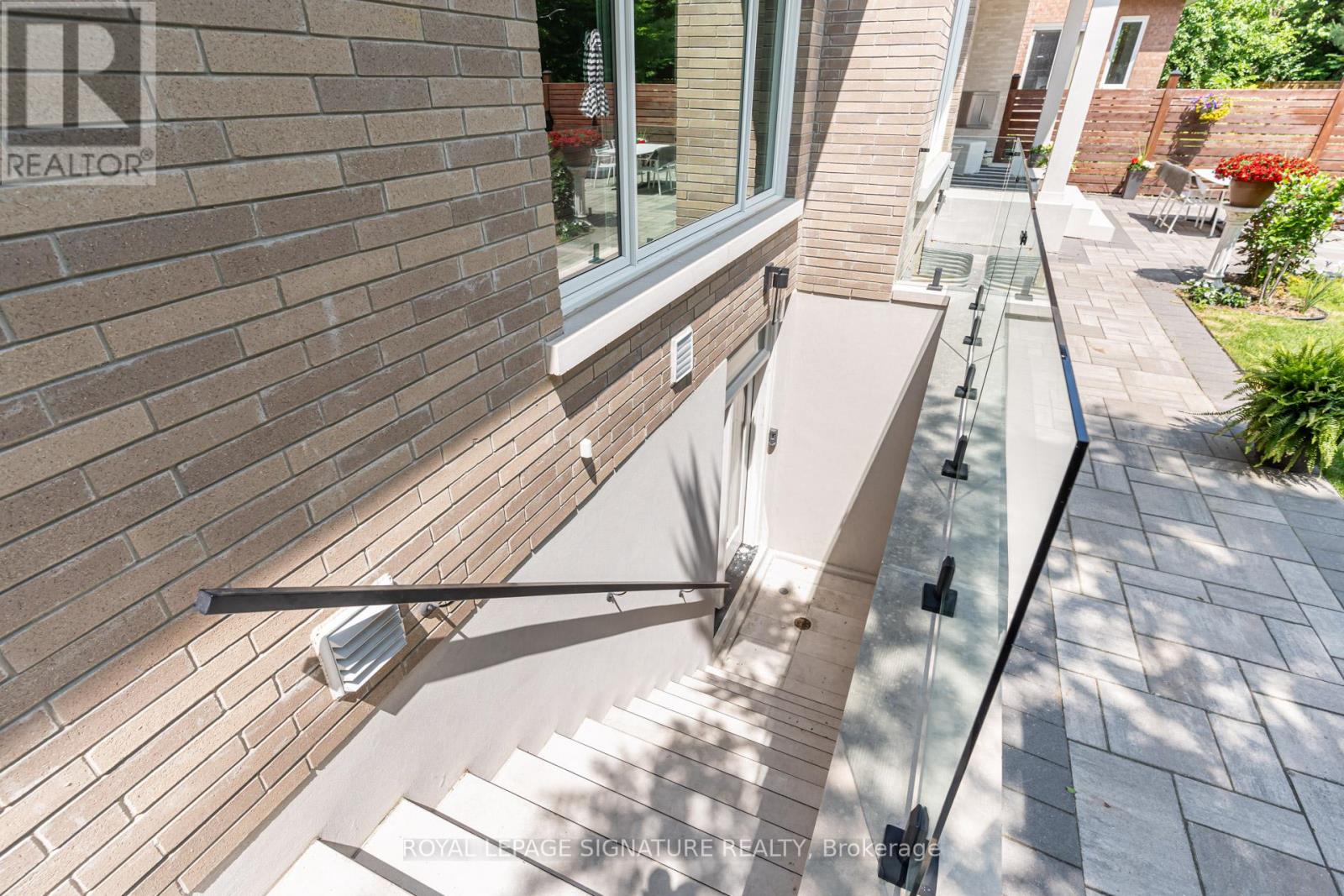 Photo 6 of Lower Level 27 Scotland Road, Toronto ON