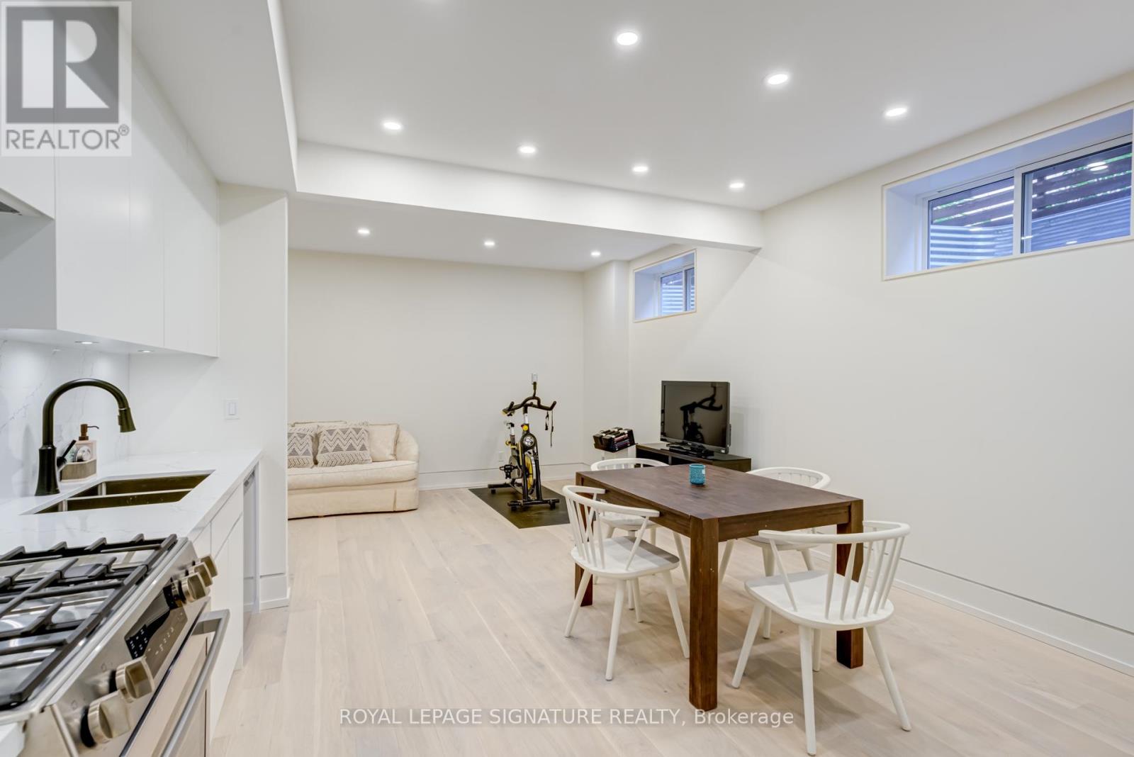 Photo 8 of Lower Level 27 Scotland Road, Toronto ON