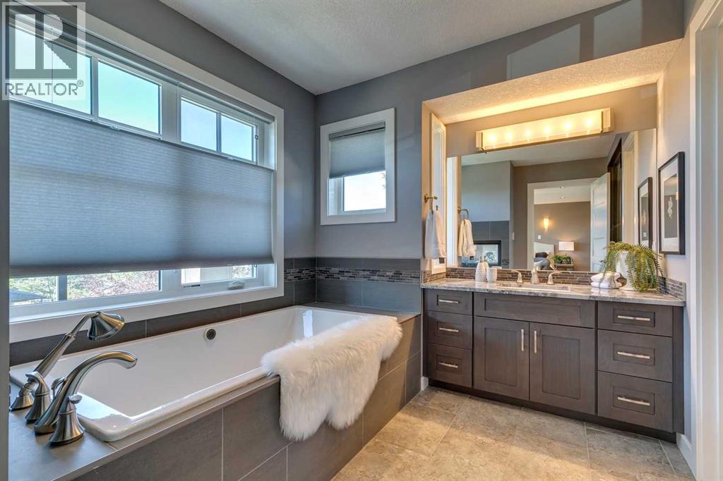 Single Family House for Sale in   Avenue SW Altadore Calgary 