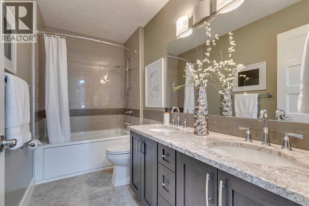 Single Family House for Sale in   Avenue SW Altadore Calgary 