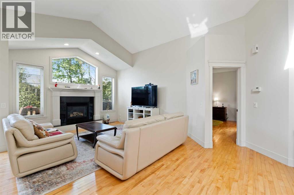 Photo 25 of 250 Strathridge Place Sw, Calgary AB