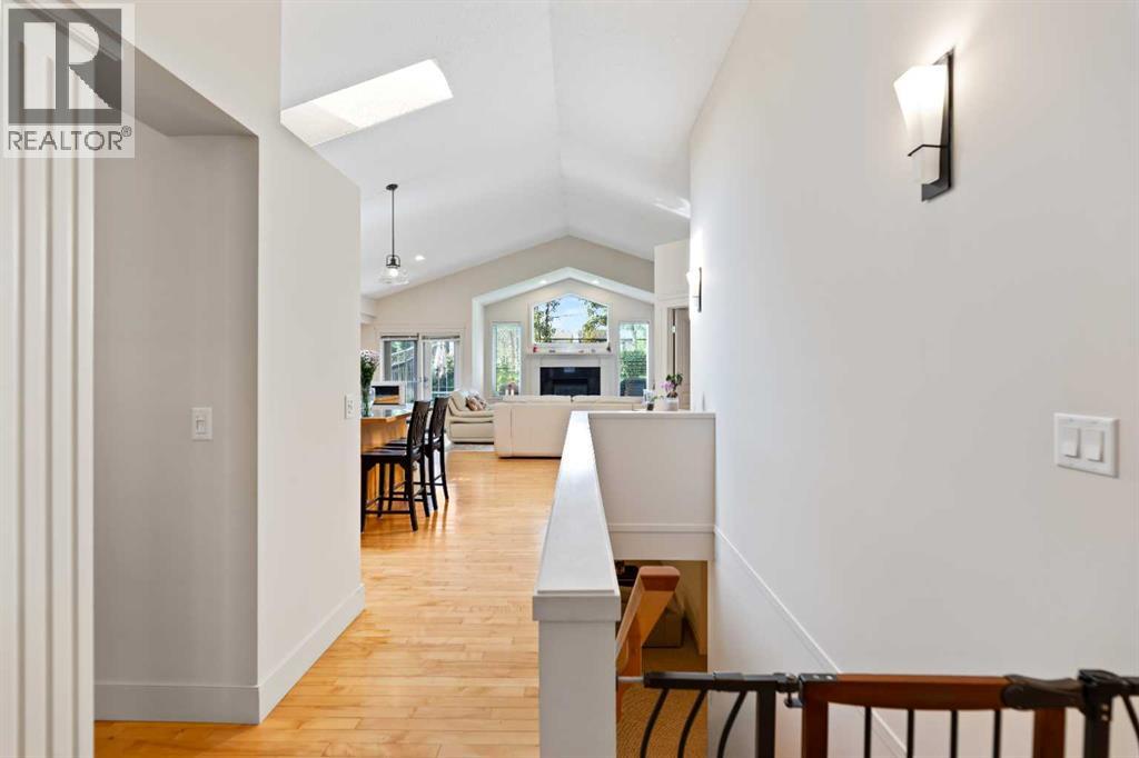 Photo 13 of 250 Strathridge Place Sw, Calgary AB