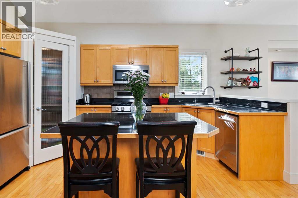 Photo 24 of 250 Strathridge Place Sw, Calgary AB