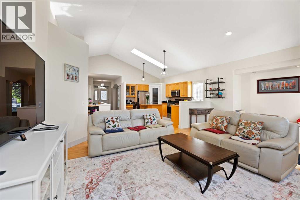Photo 33 of 250 Strathridge Place Sw, Calgary AB
