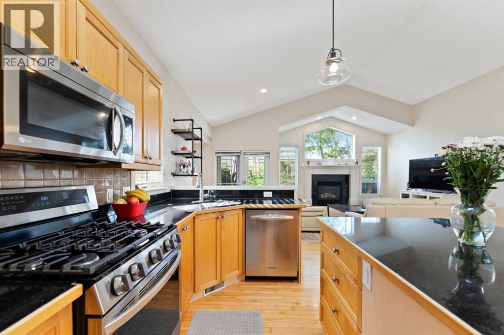 Photo 32 of 250 Strathridge Place Sw, Calgary AB