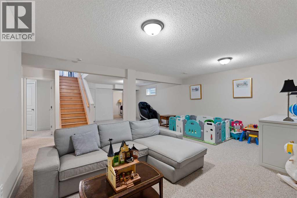 Photo 12 of 250 Strathridge Place Sw, Calgary AB