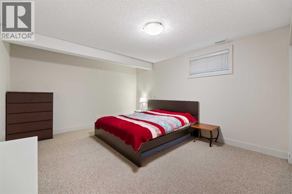 Photo 18 of 250 Strathridge Place Sw, Calgary AB