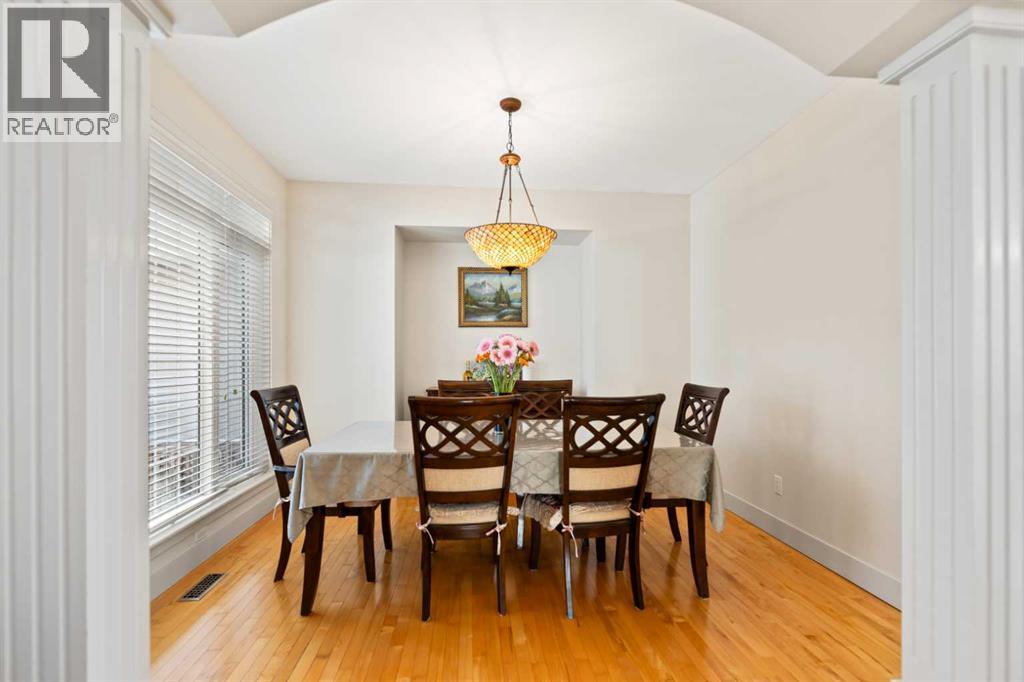 Photo 23 of 250 Strathridge Place Sw, Calgary AB