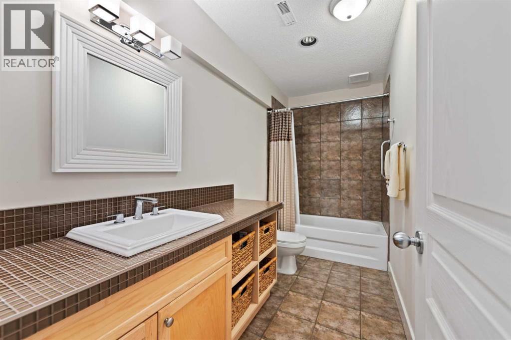 Photo 27 of 250 Strathridge Place Sw, Calgary AB