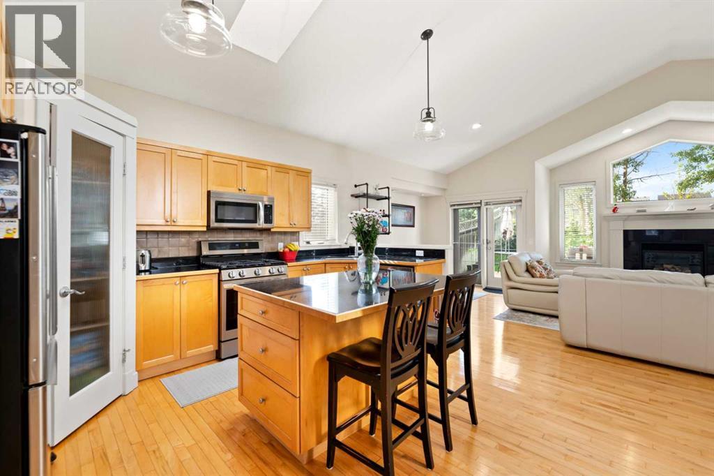 Photo 31 of 250 Strathridge Place Sw, Calgary AB