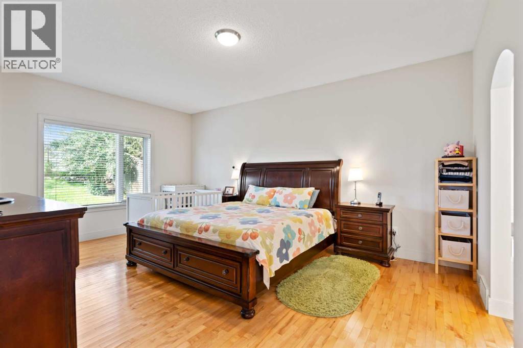 Photo 30 of 250 Strathridge Place Sw, Calgary AB