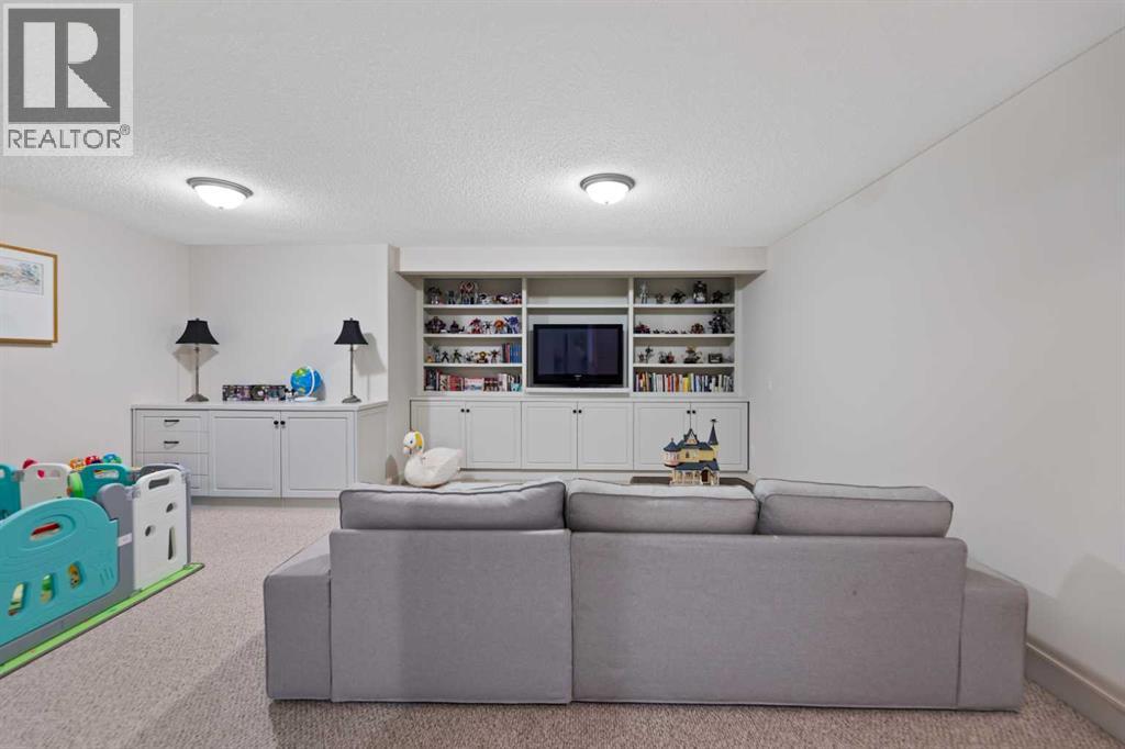 Photo 11 of 250 Strathridge Place Sw, Calgary AB