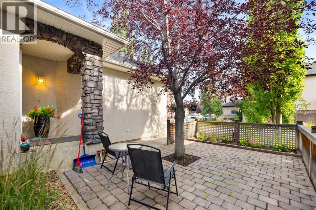 Photo 4 of 250 Strathridge Place Sw, Calgary AB